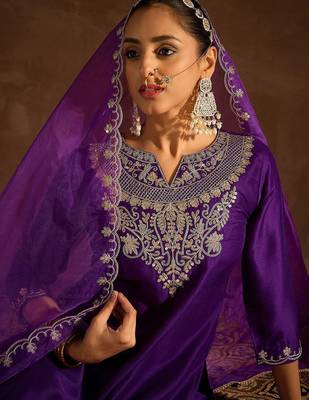 Ethnic Motifs Embroidered Sequinned Straight Kurta With Trousers & Dupatta 3