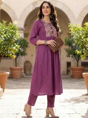 Women Floral Embroidered Panelled Thread Work Pure Cotton Kurta with Trousers 6