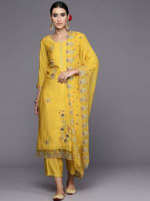 Women Floral Embroidered Regular Thread Work Kurta with Trousers & Dupatta 1