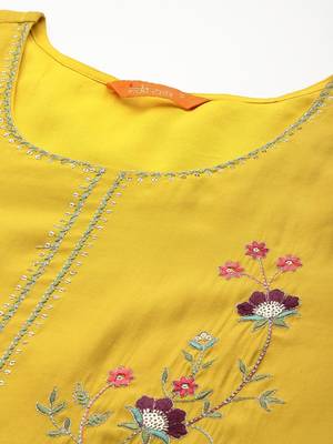 Women Floral Embroidered Regular Thread Work Kurta with Trousers & Dupatta 2