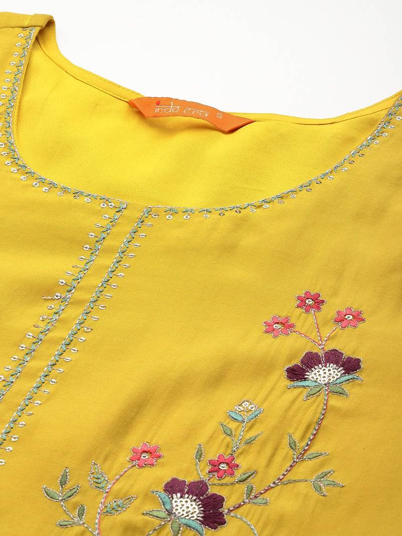 Women Floral Embroidered Regular Thread Work Kurta with Trousers & Dupatta