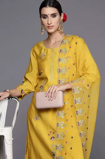 Women Floral Embroidered Regular Thread Work Kurta with Trousers & Dupatta