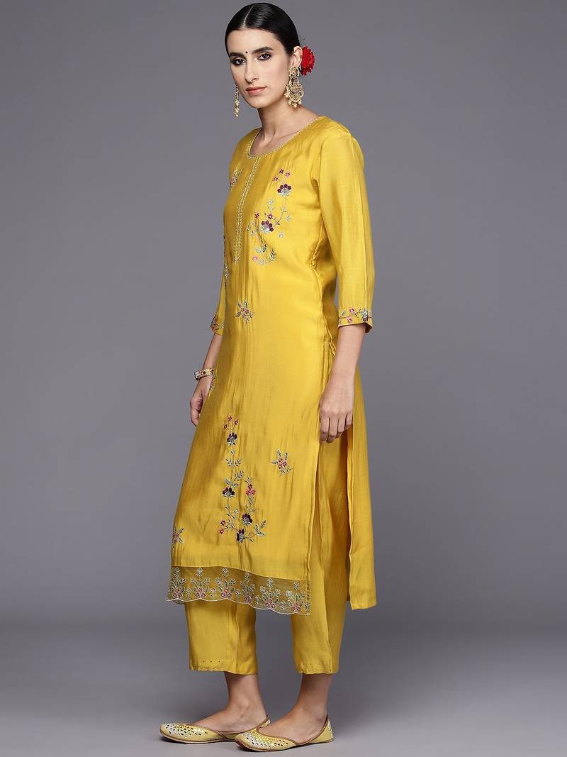 Women Floral Embroidered Regular Thread Work Kurta with Trousers & Dupatta