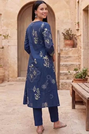 Women Ethnic Motifs Printed Empire Thread Work Pure Cotton Kurta with Trousers & With Dupatta
