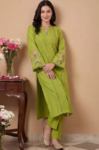 Women Ethnic Motifs Embroidered Regular Thread Work Kurta with Trousers