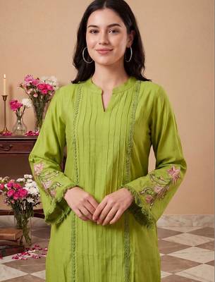 Women Ethnic Motifs Embroidered Regular Thread Work Kurta with Trousers 2