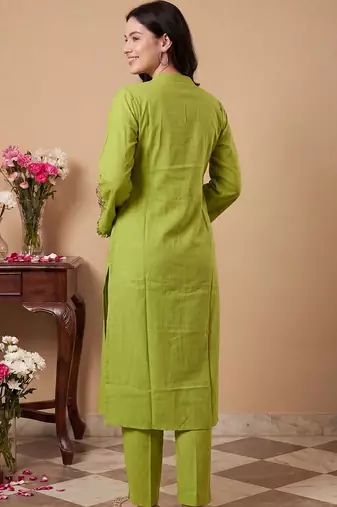 Women Ethnic Motifs Embroidered Regular Thread Work Kurta with Trousers