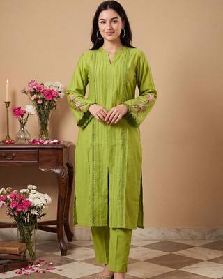 Women Ethnic Motifs Embroidered Regular Thread Work Kurta with Trousers 6