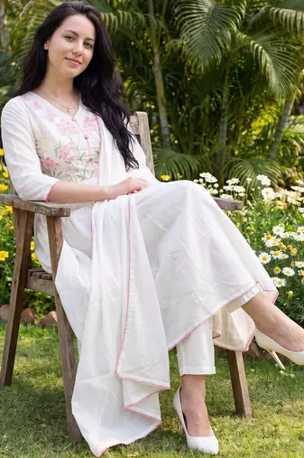 Women Floral Embroidered Empire Thread Work Pure Cotton Kurta with Trousers & With Dupatta