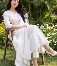 Women Floral Embroidered Empire Thread Work Pure Cotton Kurta with Trousers & With Dupatta