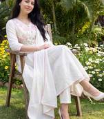 Women Floral Embroidered Empire Thread Work Pure Cotton Kurta with Trousers & With Dupatta