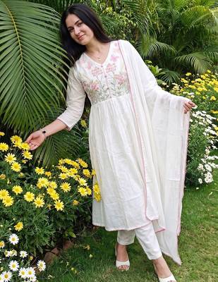 Women Floral Embroidered Empire Thread Work Pure Cotton Kurta with Trousers & With Dupatta 2