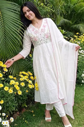 Women Floral Embroidered Empire Thread Work Pure Cotton Kurta with Trousers & With Dupatta