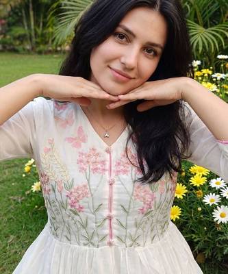 Women Floral Embroidered Empire Thread Work Pure Cotton Kurta with Trousers & With Dupatta 3