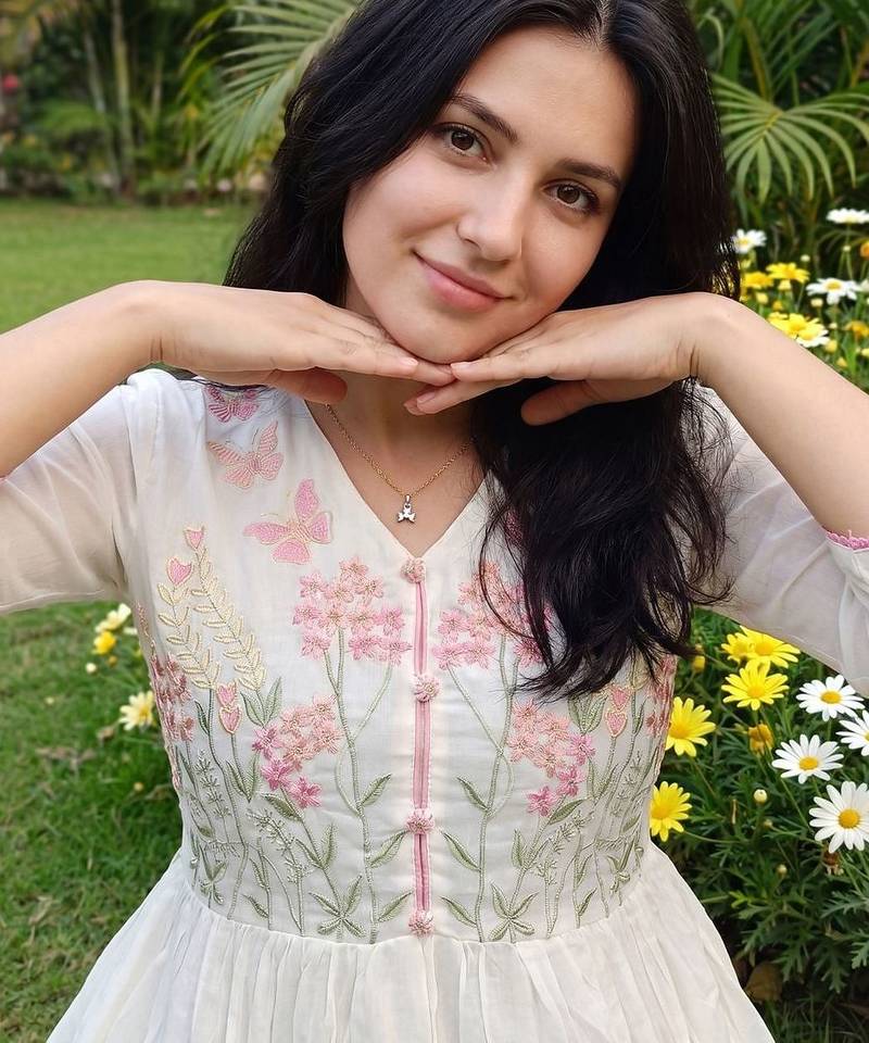 Women Floral Embroidered Empire Thread Work Pure Cotton Kurta with Trousers & With Dupatta