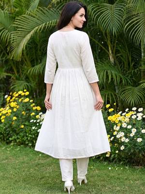 Women Floral Embroidered Empire Thread Work Pure Cotton Kurta with Trousers & With Dupatta 5