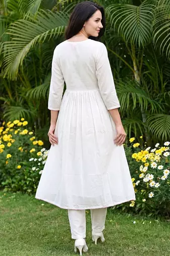 Women Floral Embroidered Empire Thread Work Pure Cotton Kurta with Trousers & With Dupatta