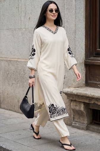 Women Floral Embroidered Regular Thread Work Kurta with Trousers