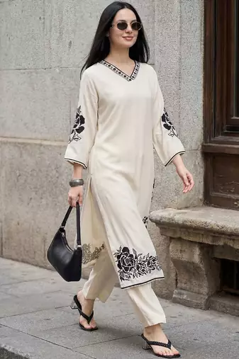 Women Floral Embroidered Regular Thread Work Kurta with Trousers