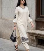 Women Floral Embroidered Regular Thread Work Kurta with Trousers