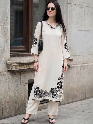 Women Floral Embroidered Regular Thread Work Kurta with Trousers 5