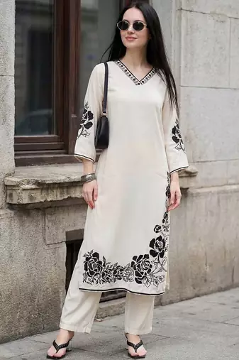 Women Floral Embroidered Regular Thread Work Kurta with Trousers