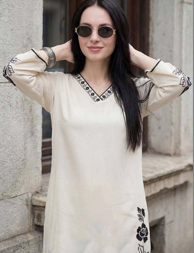 Women Floral Embroidered Regular Thread Work Kurta with Trousers