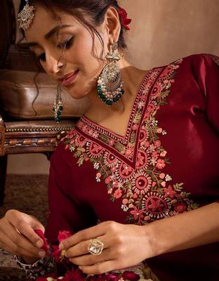 Women Floral Embroidered Regular Thread Work Kurta with Trousers & With Dupatta 3