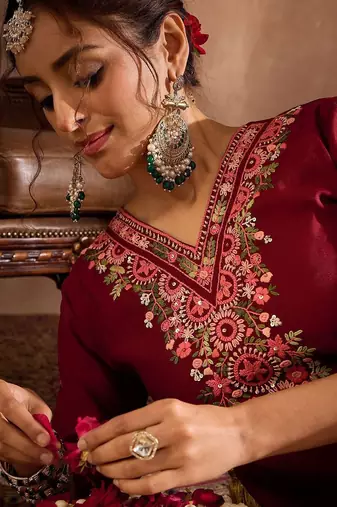 Women Floral Embroidered Regular Thread Work Kurta with Trousers & With Dupatta