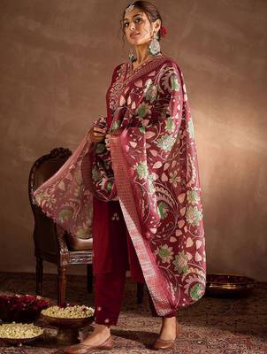 Women Floral Embroidered Regular Thread Work Kurta with Trousers & With Dupatta 6