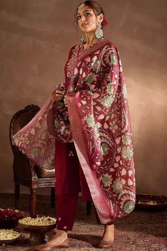 Women Floral Embroidered Regular Thread Work Kurta with Trousers & With Dupatta