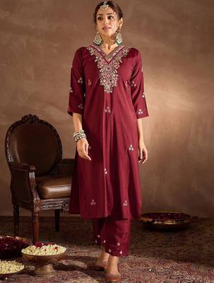 Women Floral Embroidered Regular Thread Work Kurta with Trousers & With Dupatta 7