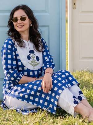 Women Printed Regular Pure Cotton Kurta with Trousers 4