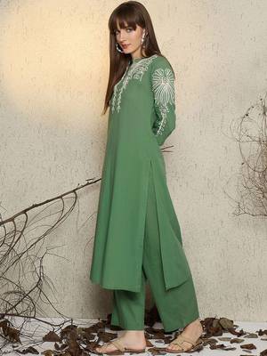 Embroidered Mandarin Collar Thread Work Pure Cotton Kurta With Trousers 4