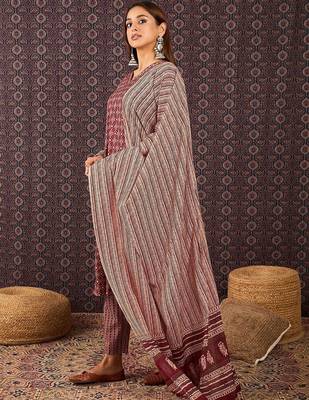 Women Printed Regular Pure Cotton Kurta with Trousers & With Dupatta 6