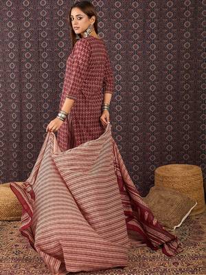 Women Printed Regular Pure Cotton Kurta with Trousers & With Dupatta 7
