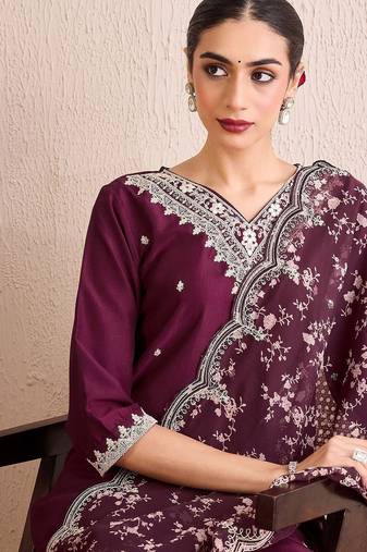 Women Floral Embroidered Regular Kurta with Trousers & With Dupatta