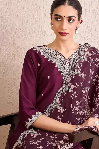 Women Floral Embroidered Regular Kurta with Trousers & With Dupatta