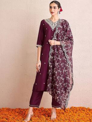 Women Floral Embroidered Regular Kurta with Trousers & With Dupatta 2