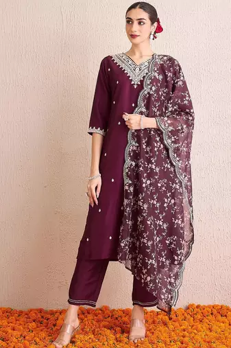Women Floral Embroidered Regular Kurta with Trousers & With Dupatta