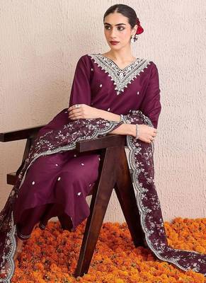 Women Floral Embroidered Regular Kurta with Trousers & With Dupatta 7