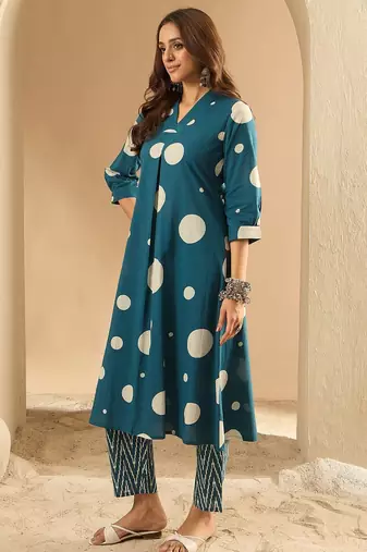 Women Printed Pleated Pure Cotton Kurta with Trousers