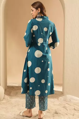 Women Printed Pleated Pure Cotton Kurta with Trousers