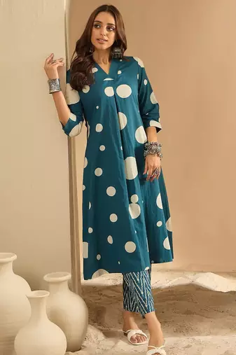 Women Printed Pleated Pure Cotton Kurta with Trousers