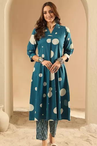 Women Printed Pleated Pure Cotton Kurta with Trousers