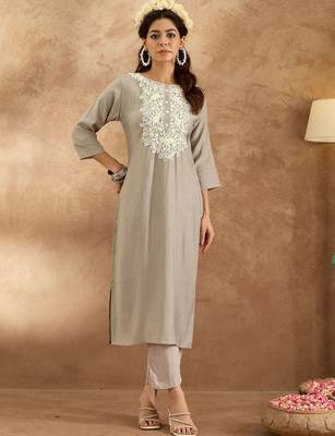 Women Ethnic Motifs Embroidered Regular Thread Work Kurta with Trousers 1