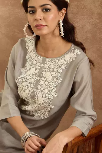 Women Ethnic Motifs Embroidered Regular Thread Work Kurta with Trousers