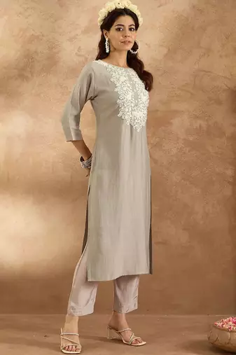 Women Ethnic Motifs Embroidered Regular Thread Work Kurta with Trousers
