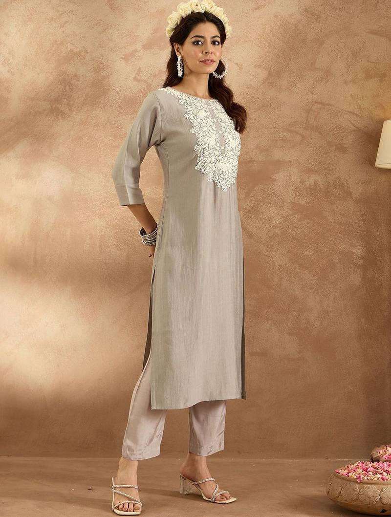 Women Ethnic Motifs Embroidered Regular Thread Work Kurta with Trousers