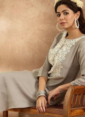 Women Ethnic Motifs Embroidered Regular Thread Work Kurta with Trousers 6